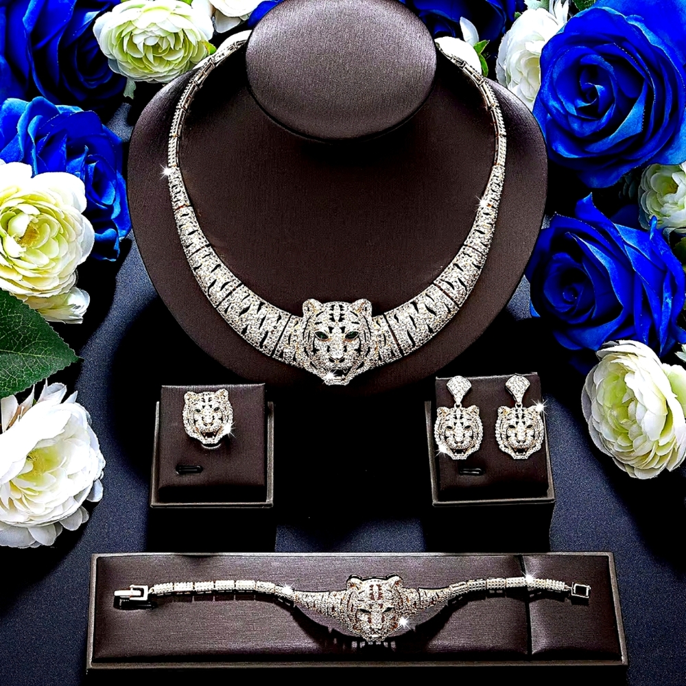 Tigar Design Necklace Set